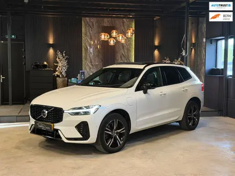 Volvo XC60 2.0 Recharge T6 AWD R-Design|PANO|HUD|360CAMERA|BOMVOL!