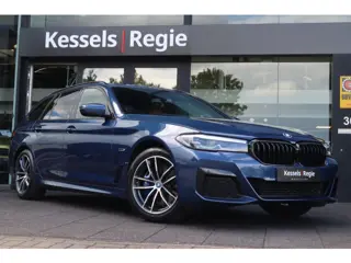 BMW 5 Serie Touring 530e M-Sport | Leer | CarPlay | Ambient | Stoelverwarming | Sensoren | DAB | LED