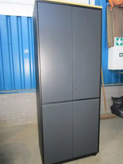 1x Draaideurkast 200x80x42cm.