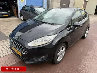 Ford Fiesta 1.0 EcoBoost Titanium met nieuwe motor in 2023 Luxe uitvoering met Bluetooth, PDC en spo