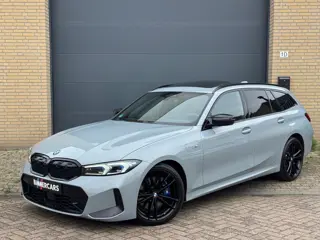 BMW 3-serie Touring M340i xDrive LCI Brooklyn Grijs|Pano|HK|LED|DRIVE+