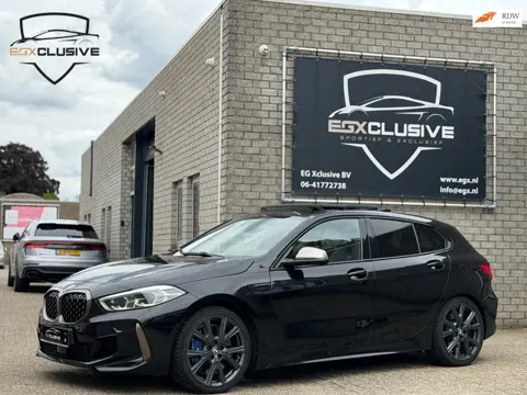 BMW M135i xDrive High Executive PANO|CAMERA|HUD|H&K|SFEERVERLICHTING