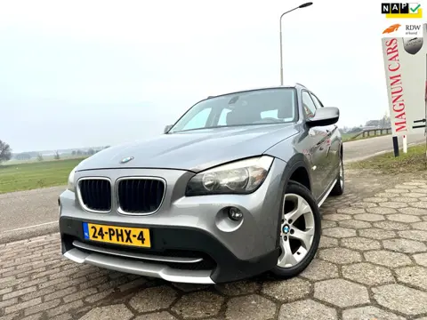 BMW X1 18i 5D NAP AIRCO NAVI SCHERM TREKHAAK NW APK VELGEN ELEK.RAMEN
