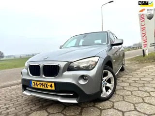BMW X1 18i 5D NAP AIRCO NAVI SCHERM TREKHAAK NW APK VELGEN ELEK.RAMEN