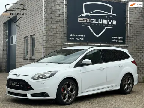 Ford Focus Wagon 2.0 EcoBoost ST-3 CAMERA|STOELVERWARMING|LEDEREN ST STOELEN