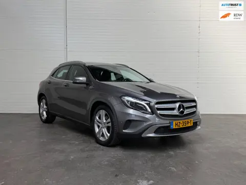 Mercedes-Benz GLA-klasse 180 Prestige automaat / afneembare Trekhaak / Stoelverwarming / CC / Navi