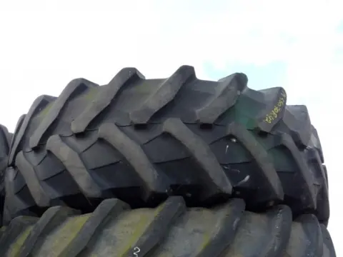 R42 Pirelli 580/70R42