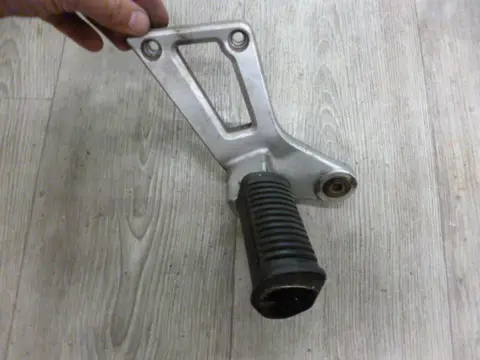 DUO VOETSTEUN LINKS Suzuki GSX F 1100 1988 - 1994