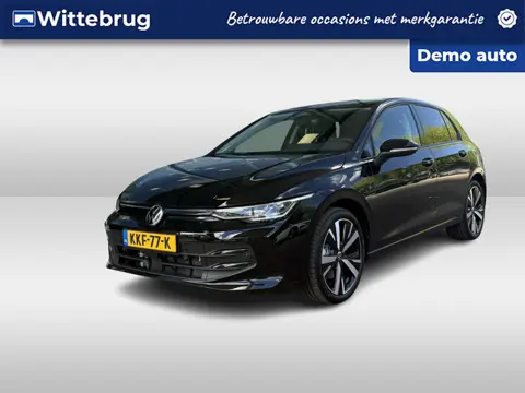 Volkswagen Golf 1.5 eHybrid 204pk DSG Life Edition /  Zwenkbare trekhaak / Dodehoek detectie / Stuur