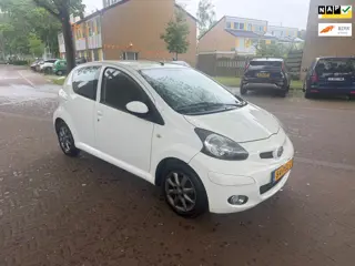 Toyota Aygo Tweede eigenaar / Navigatie / 109.000 NAP / Volledig dealer onderhouden
