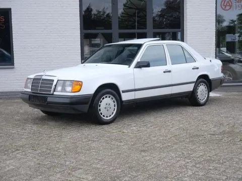 Mercedes-Benz 200-500 (W124) 300 D Schuifdak Electrische ramen