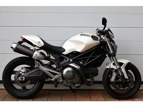 Ducati MONSTER 696 PLUS | M696 TERMIGNONI (bj 2008)