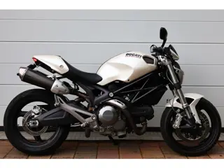 Ducati MONSTER 696 PLUS | M696 TERMIGNONI (bj 2008)