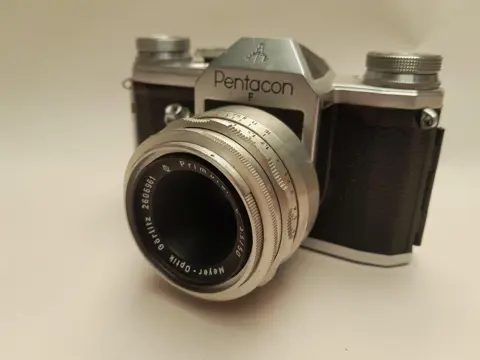 vintage Pentacon F camera - Meyer optik Primotar f3.5 50mm lens