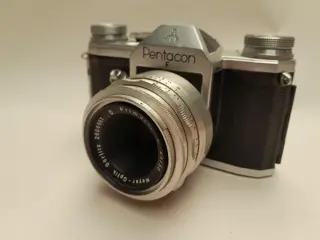 vintage Pentacon F camera - Meyer optik Primotar f3.5 50mm lens