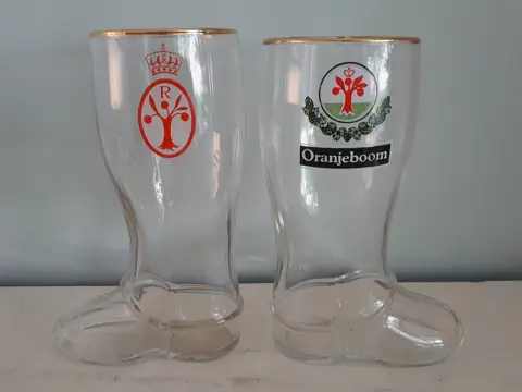 2 x vintage Oranjeboom bierglas laars Nederlands