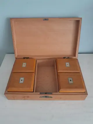 Vintage houten doos voor speelkaarten. Met fiches. Bridgespel