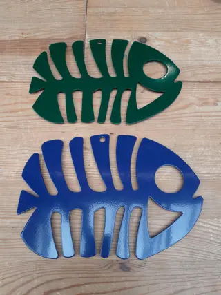 metal fish bone shaped trivet Ultimo, Michael Lax, Copco Denmark, Made in Italy, Blue and green metal pot holder - set of 2