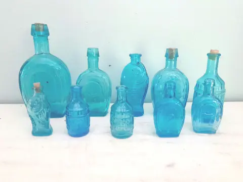 vintage blauwe miniflesjes - Taiwan - Horseshoe - Wheaton-  vis - set van 10 flesjes