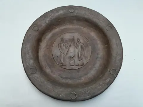 antiek bronzen bord - Afrikaans - offerschaal