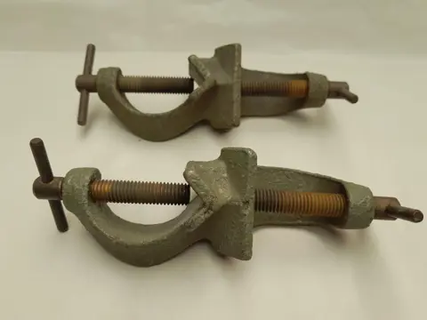 Vintage laboratoriumklem gietijzer met messing - dubbelklem - set van 2