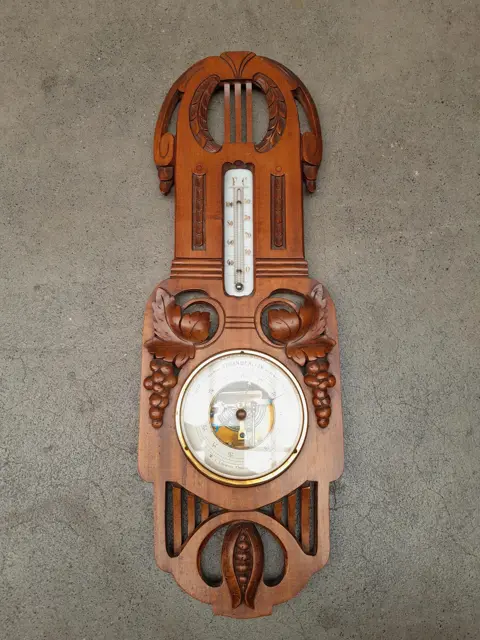 Antieke Art nouveau Barometer thermometer handgesneden met bladeren en bloemen of bessen Nederlands weerstation  houtsnijwerk Art deco 1920s
