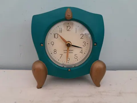 Postmodern pop art Memphis klok van Timestone - Karlsson - 80s