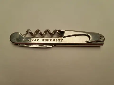vintage Cognac Hennesy flesopener Cartailler 92 France