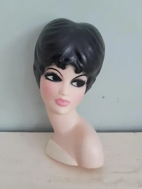 Vintage aardewerk wandkopje vrouw Vecola - 50s