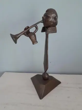 Bronzen beeld trompettist muzikant Moderne kunst Surrealisme Abstracte kunst trompet