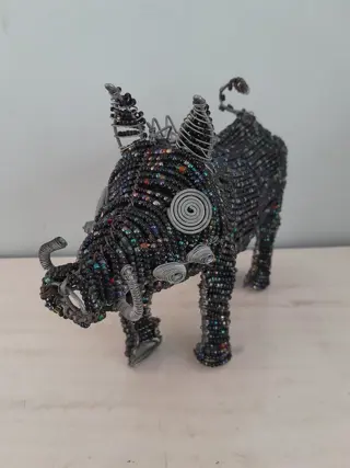 Vintage Afrikaanse kralendraad dierensculptuur - wratten zwijn - grijs