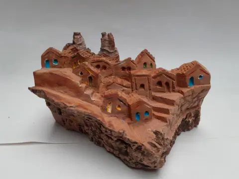 huisjes gesneden uit kurk - 90s