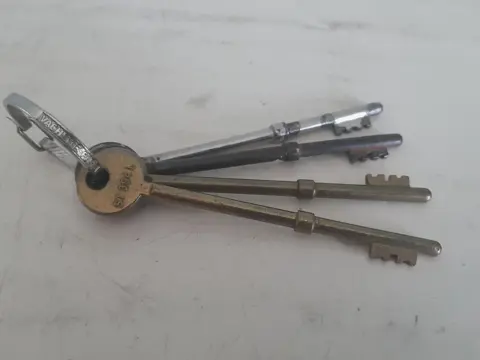 antique safe keys - brass - metal - set of 4 - Silca- Select