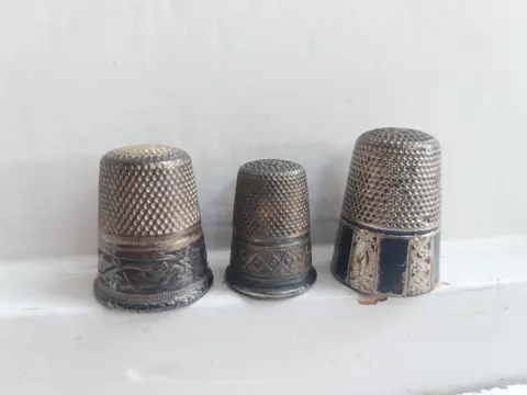 antieke zilveren vingerhoedjes - set van 3