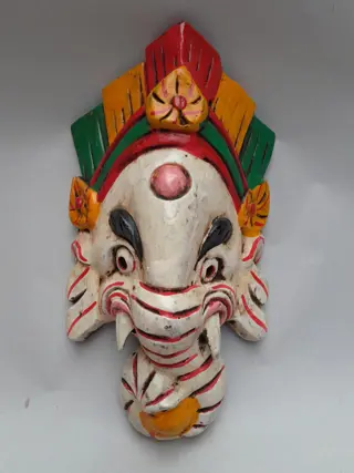 Handgesneden houten ganesha-masker: Nepalese hindoekunst