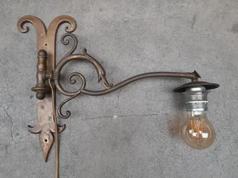antieke messing wandlamp met slangenkop - Frankrijk