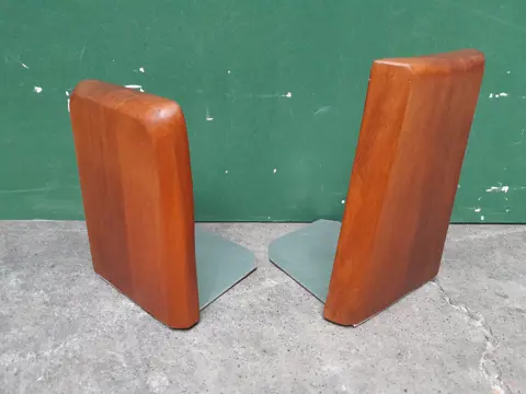 Vintage set van 2 Mid Century Deens design teak boekensteunen