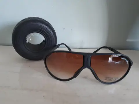vintage Rally Design foldable sunglasses with tyre box