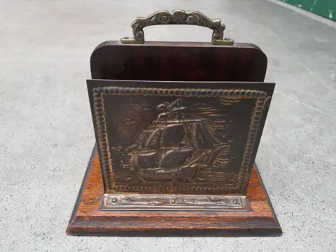 Brievenhouder zeilschip - hout en messing - vintage - mid century - driemaster - 1960 - England