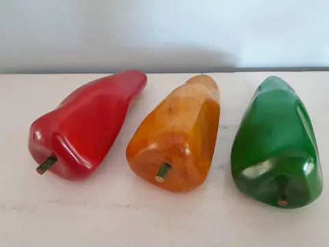Set vintage hand carved wooden pointed peppers - Costa Rica