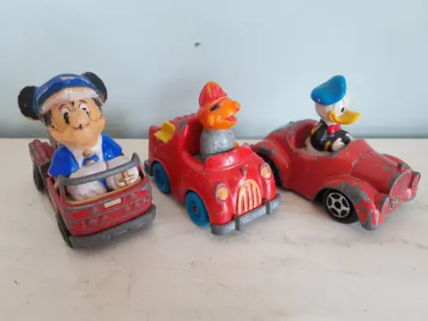 set of 3 toy cars Disney - Muppets - Matchbox - Hasbro - Esci
