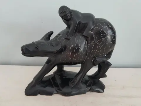 vintage houten beeld buffel met kind - handgesneden - China
