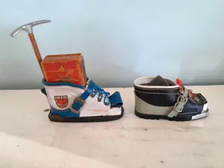 Set vintage matchbox shoes Austria souvenir miniature ski boots
