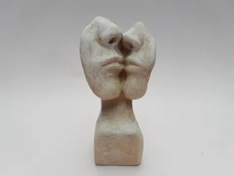 Hans Kuyper - Sculptuur De Kus - klein beeldje