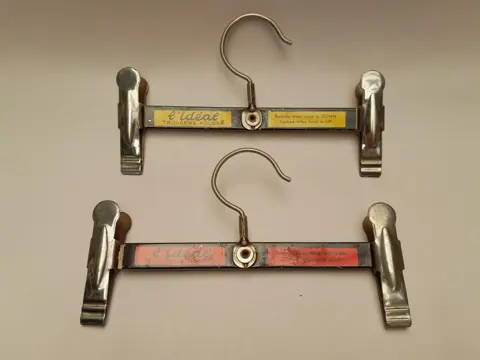 Vintage L'Idéal broekhanger - uitschuifbaar - set van 2