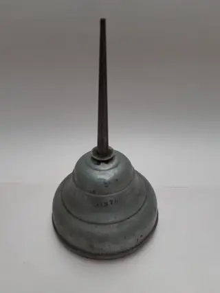 Vintage duim pers olieblik Perko