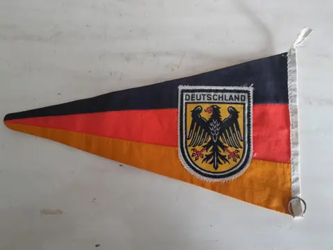 Vintage Vaantje , Vlaggetje, Wimpel van Westerwald - Duitsland