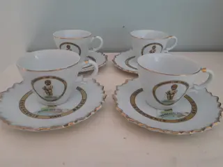 Manneken Pis - vintage kop en schotels - souvenir Brussel - Belgie - keramiek - set van 4