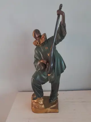 Pierrot met mandoline - Polychroom bronzen beeld - Ongesigneerd - gebaseerd op een model van Chiparus - art deco