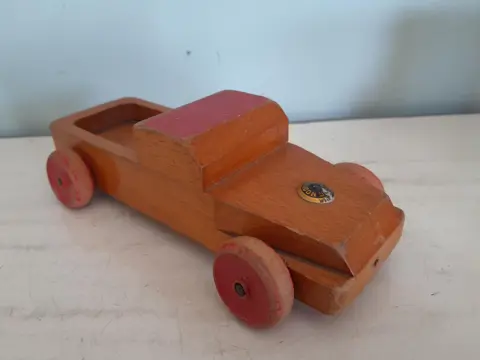 Vintage wooden toy car Nooitgedagt - Dutch